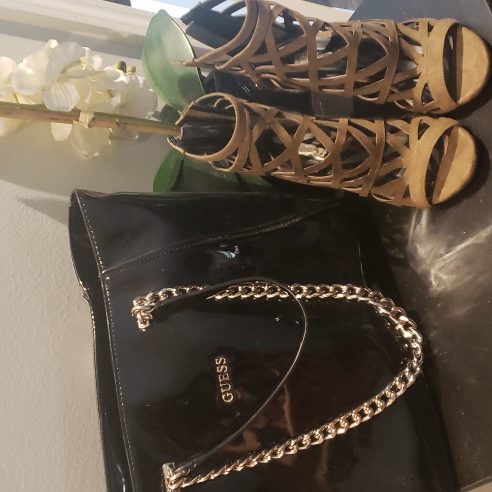 💫❣️MARK DOWN❣️💫 Guess 6.5 olive green chunky heels